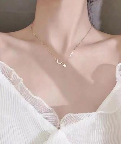 《穿成女扮男装的龙傲天[穿书]》作者：莲藕君