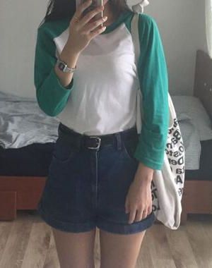 《穿成年代文的极品女配》作者：冠滢滢