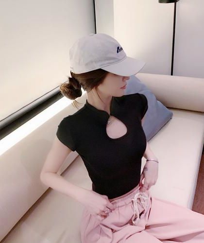 【首发热文】《穿书后，美人知青闪婚军官随军了》文苒苒